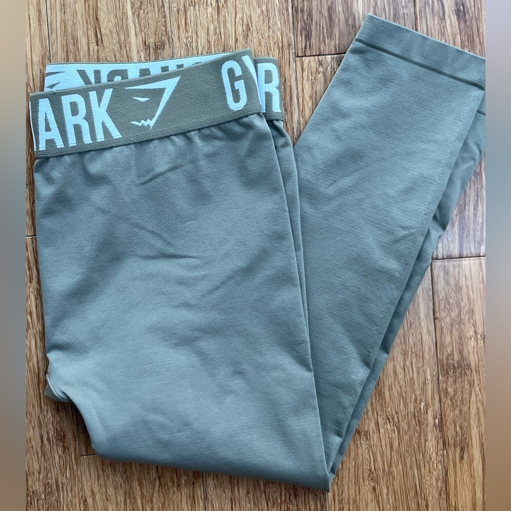 Gymshark capri leggings tan size medium. 1209